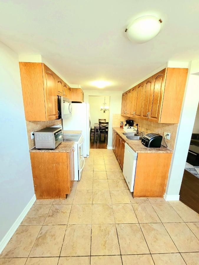 Cozy 3 Bedroom Town House 20 Min From Ottawa Down Town And Airport Esterno foto